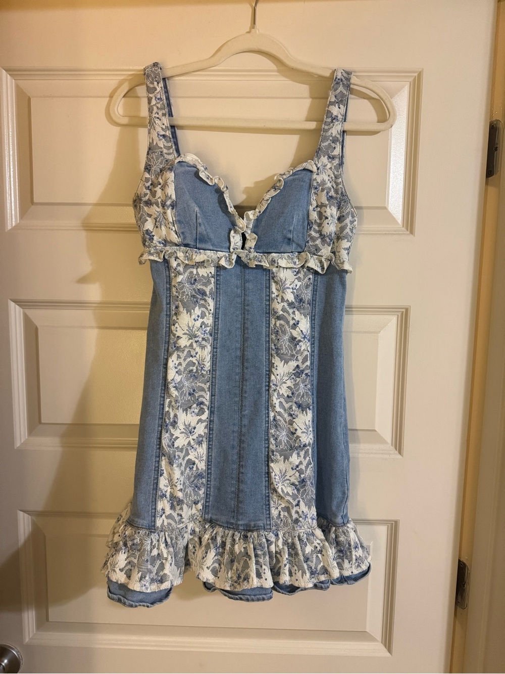 The Vintage Shop Light Blue Denim Detail